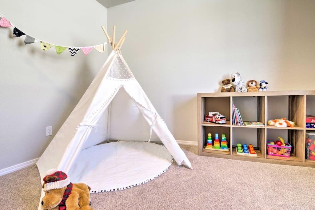 Family Friendly Playroom Garage Caldwell Dış mekan fotoğraf